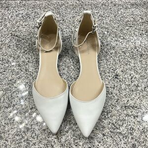 Womens Marc Fisher white silver studded leather shoes size 10. New